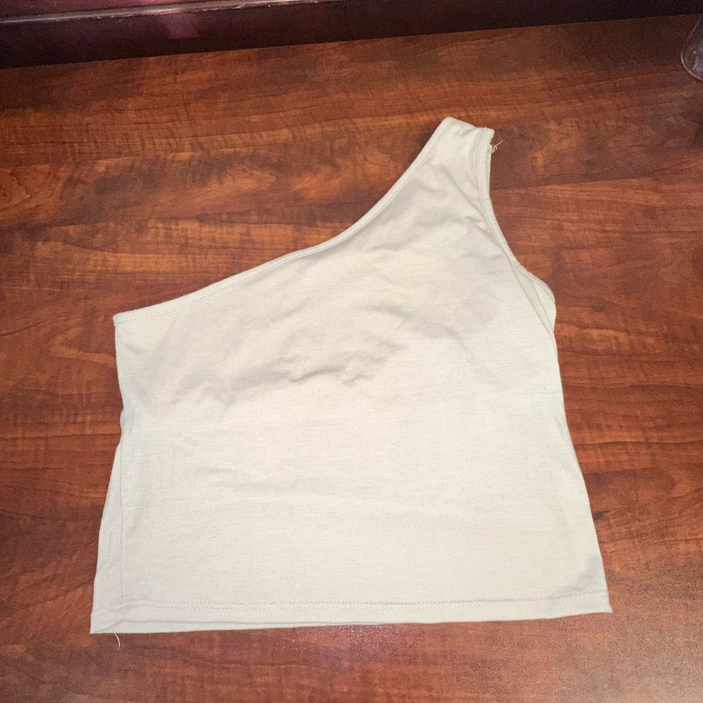 Cropped one sleeve tank